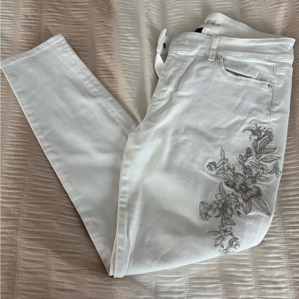 White House Black Market White Jeans with Silver Metallic Floral Embroidery